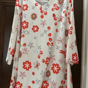 PRETTY OVERSIZED TUNIC - SIZE 3XL - BRIGHT ARTSY PRINT - WORN 1 TIME!
